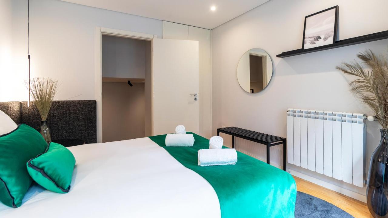 Premium 2Br Flat Near Santa Catarina By Lovelystay Porto Exterior photo